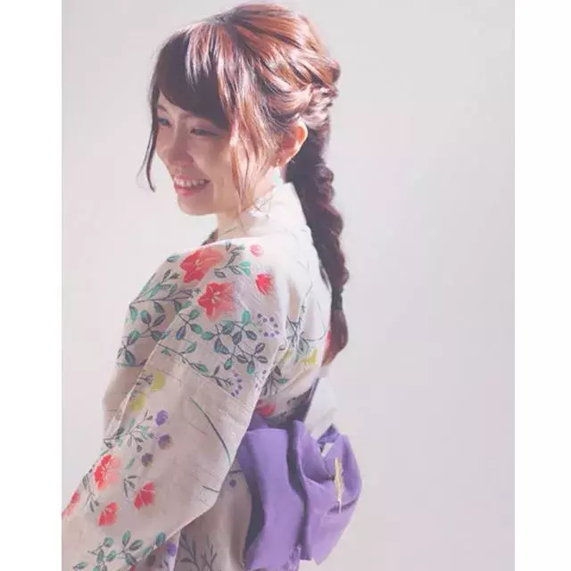 浴衣にぴったり 簡単セルフで出来る涼しげヘアアレンジで彼をドキッと ローリエプレス 浴衣にぴったり 簡単セルフで出来る涼しげヘアアレンジで彼をドキッと ローリエプレス