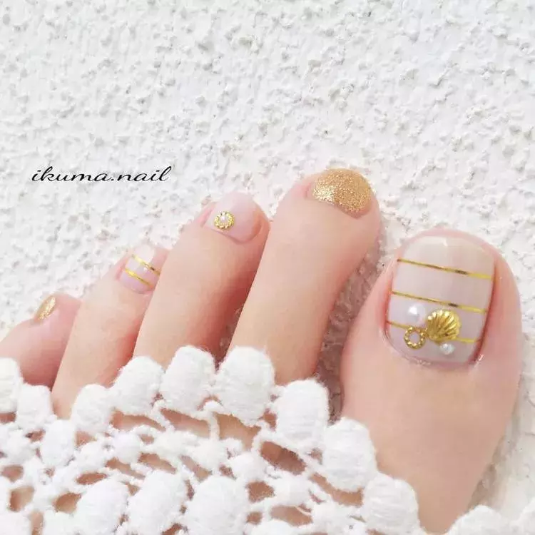 フットネイルこそ夏っぽさを取り入れて サンダルに合うネイルデザイン集 ローリエプレス