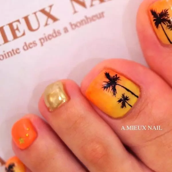 フットネイルこそ夏っぽさを取り入れて サンダルに合うネイルデザイン集 ローリエプレス