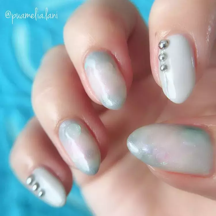 夏こそやりたいマーブルネイル メンズウケも抜群なサマーネイルデザイン ローリエプレス