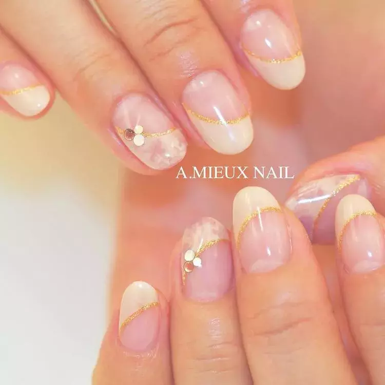 夏こそやりたいマーブルネイル メンズウケも抜群なサマーネイルデザイン ローリエプレス