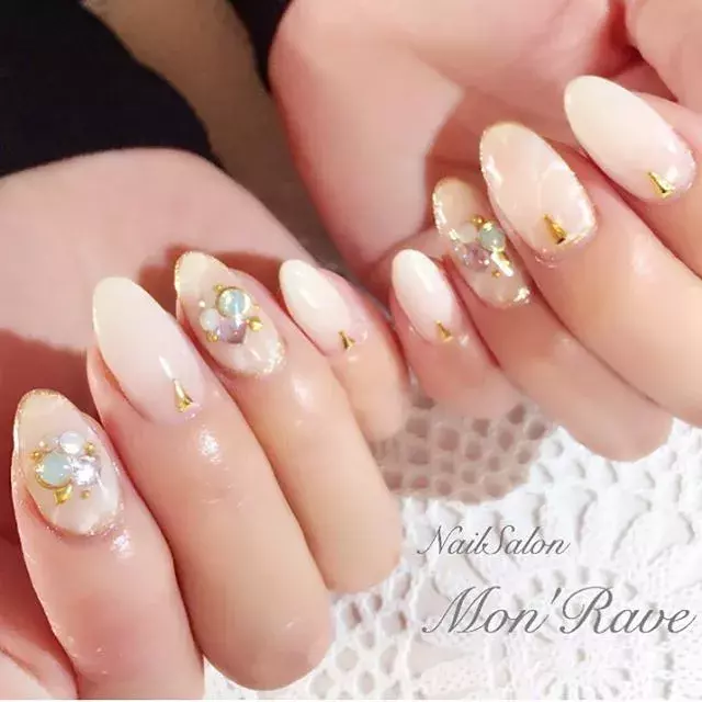 夏ネイルに高級感を 上品に仕上がるトレンド大理石ネイル8選 ローリエプレス 夏ネイルに高級感を 上品に仕上がるトレンド大理石ネイル8選 ローリエプレス