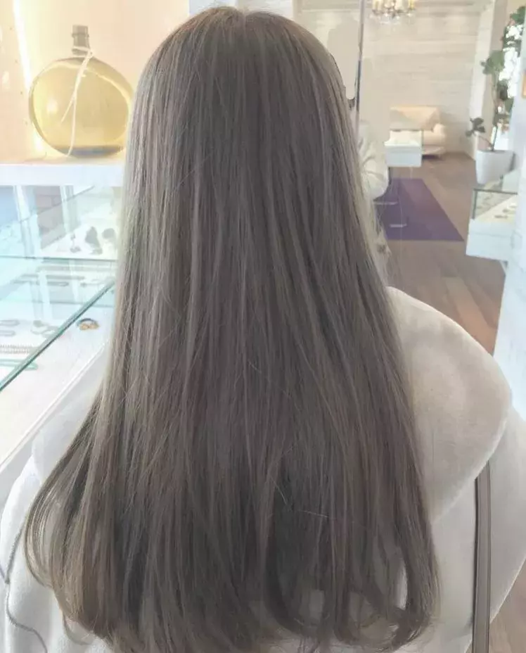 19年夏ヘアはこれで決まり 色落ちまで楽しめる グレーアッシュ 特集 ローリエプレス