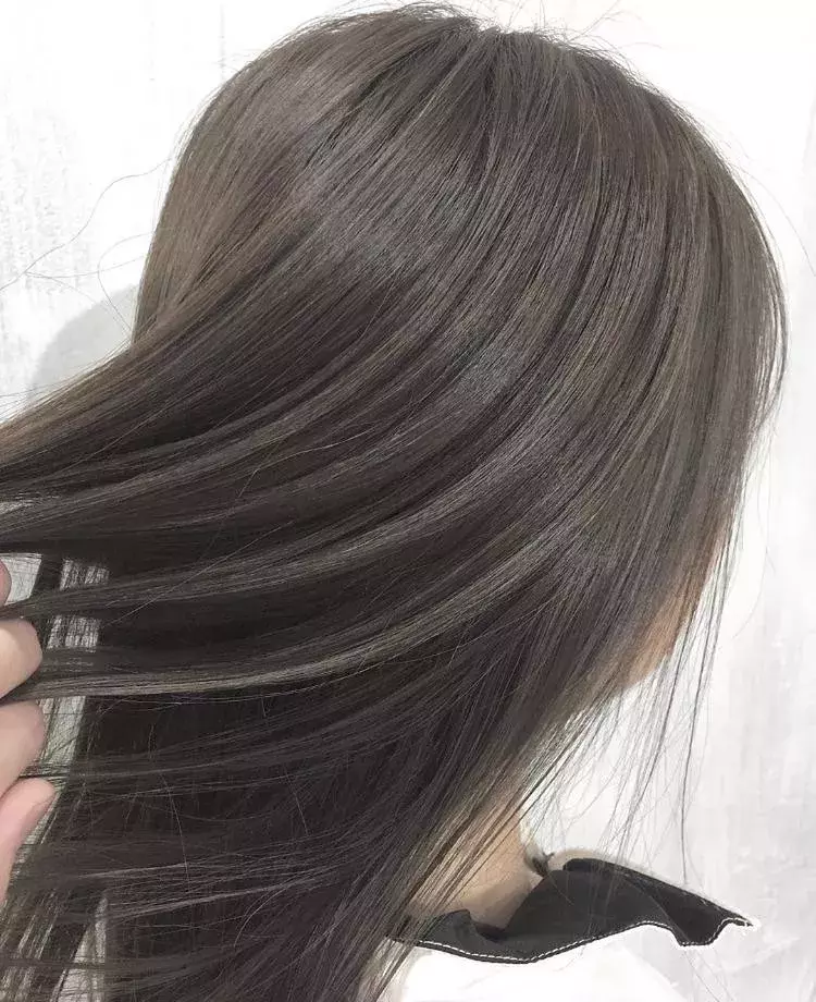 19年夏ヘアはこれで決まり 色落ちまで楽しめる グレーアッシュ 特集 ローリエプレス