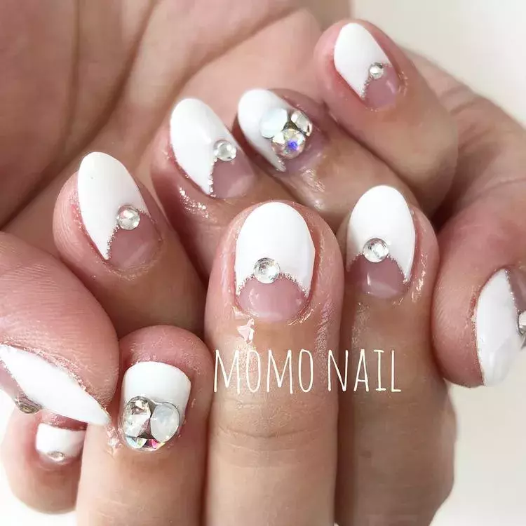 夏の手元を明るくするホワイトネイルがモテ確実で 手元もキレイに見える ローリエプレス