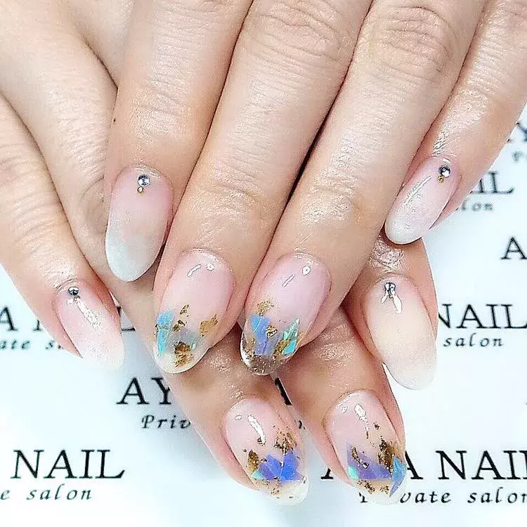 夏は クリアネイル で指先に透明感を 涼しげで今っぽデザイン集 ローリエプレス