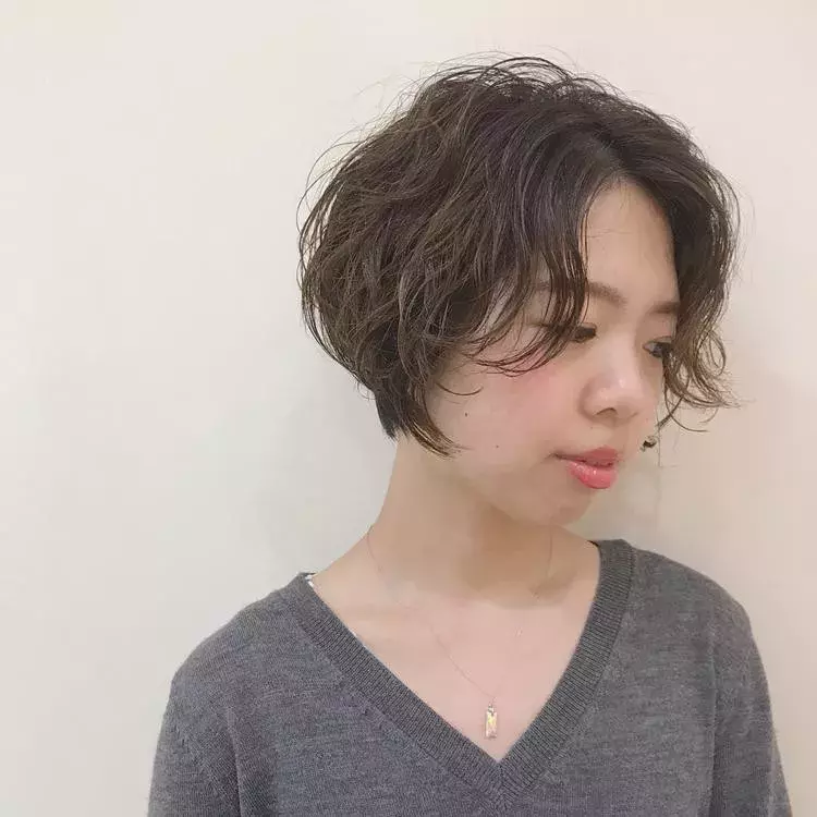 ドライヤーで朝のスタイリングを時短に セットが簡単なヘアスタイル術 ローリエプレス
