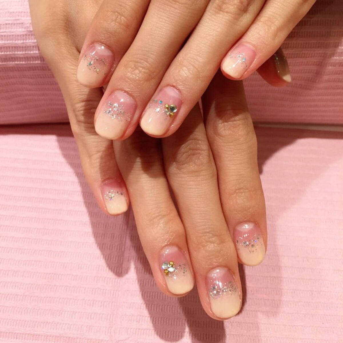 初秋におすすめのグラデーションネイルまとめ 秋色で上品っぽな指先に ローリエプレス