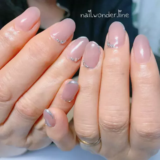 秋ネイルは グレージュ でしとやかに 上品なキレイめデザイン8選 ローリエプレス