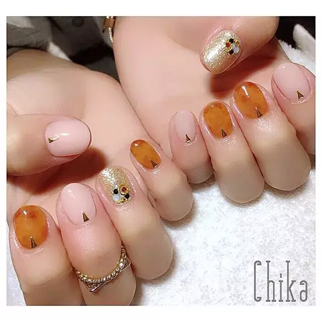 秋の定番 べっ甲ネイル がしたい 一気に今っぽくなれるデザイン8選 ローリエプレス