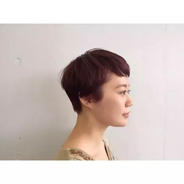 ピンクベースの暗髪カラーが秋っぽい オフィスにもokのヘアカラー特集 ローリエプレス