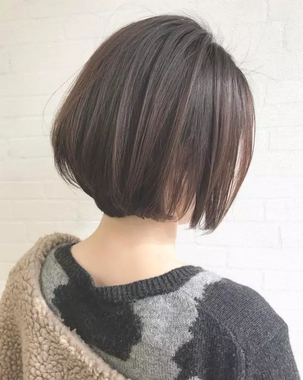 ピンクベースの暗髪カラーが秋っぽい オフィスにもokのヘアカラー