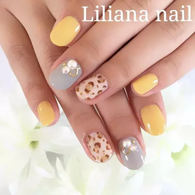 マスタードイエロー で垢抜けネイル 秋冬にぴったりのマスタードネイル8選 ローリエプレス