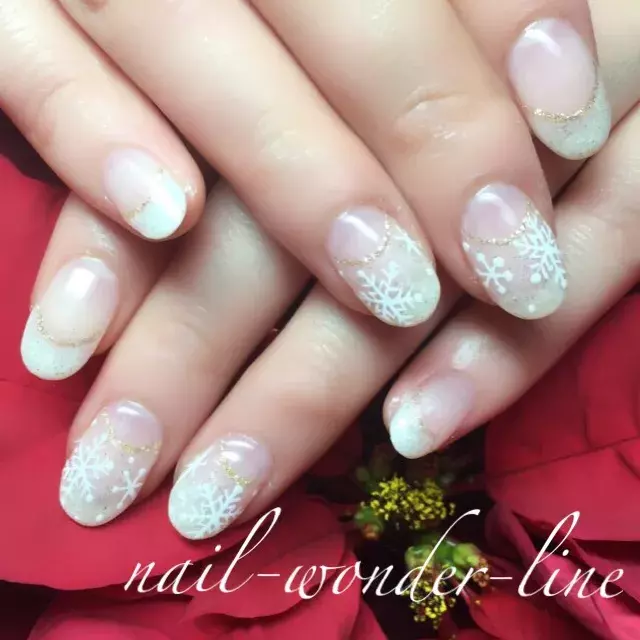 真っ白 で冬らしい指先 大人っぽく上品なホワイトネイル8選 ローリエプレス 真っ白 で冬らしい指先 大人っぽく上品なホワイトネイル8選 ローリエプレス