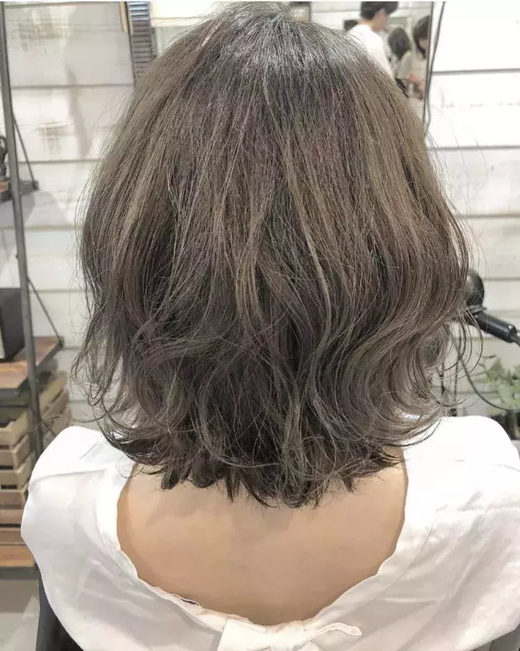 今年の秋冬はヘアもくすみカラー こなれ感の秘訣は にあった ローリエプレス