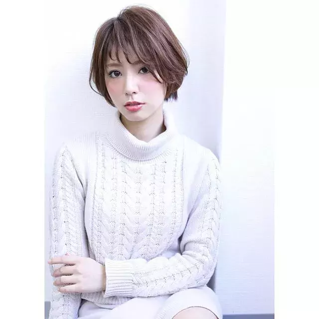 ダブルバングで前髪アレンジを楽しむ 大人っぽくも可愛くもなれるヘアスタイル6選 ローリエプレス ダブルバングで前髪アレンジを楽しむ 大人っぽくも可愛くもなれるヘアスタイル6選 ローリエプレス