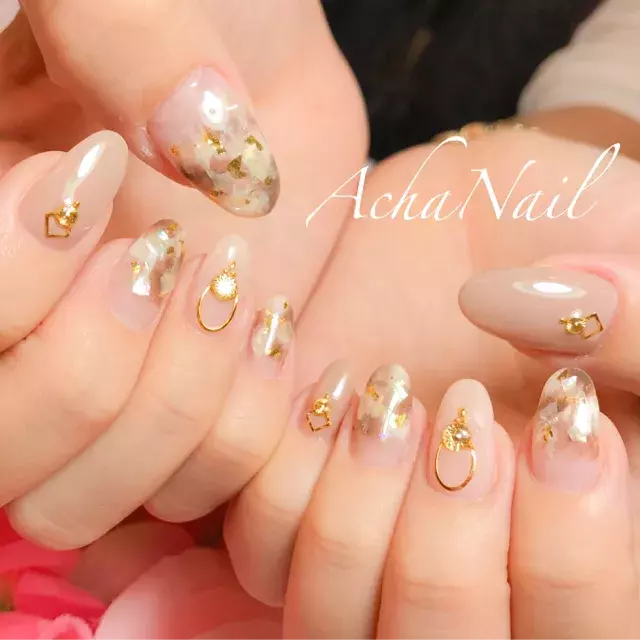 大人のデートは甘さ控えめが吉 大人っぽ可愛い天然石ネイル6選 ローリエプレス