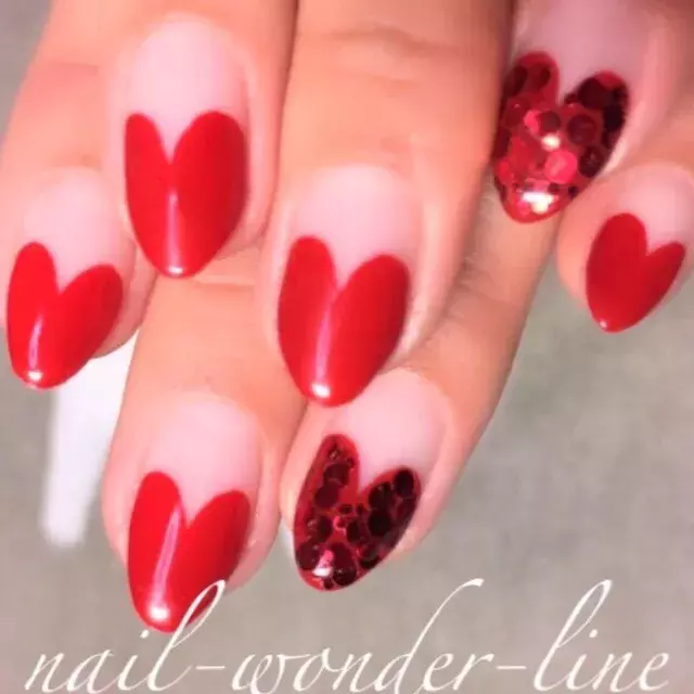 冬は赤が似合う いい女度の上がるデザイン豊富な赤ネイル特集 ローリエプレス 冬は赤が似合う いい女度の上がるデザイン豊富な赤ネイル特集 ローリエプレス