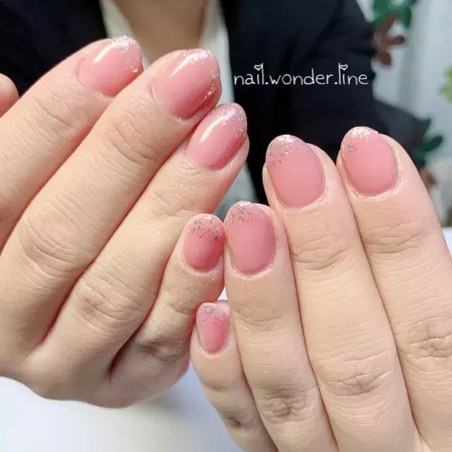 春カラー ラメグラデーションで春ネイル 大人可愛いネイルデザイン8選 ローリエプレス 春カラー ラメグラデーションで春ネイル 大人可愛いネイルデザイン8選 ローリエプレス