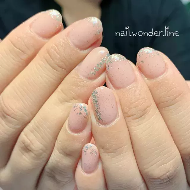 春カラー ラメグラデーションで春ネイル 大人可愛いネイルデザイン8選 ローリエプレス 春カラー ラメグラデーションで春ネイル 大人可愛いネイルデザイン8選 ローリエプレス