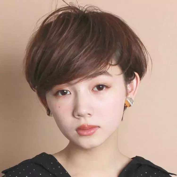 厚めバング できれいめスタイルに 大人女子こそ似合う厚めバングのショートヘア特集 ローリエプレス