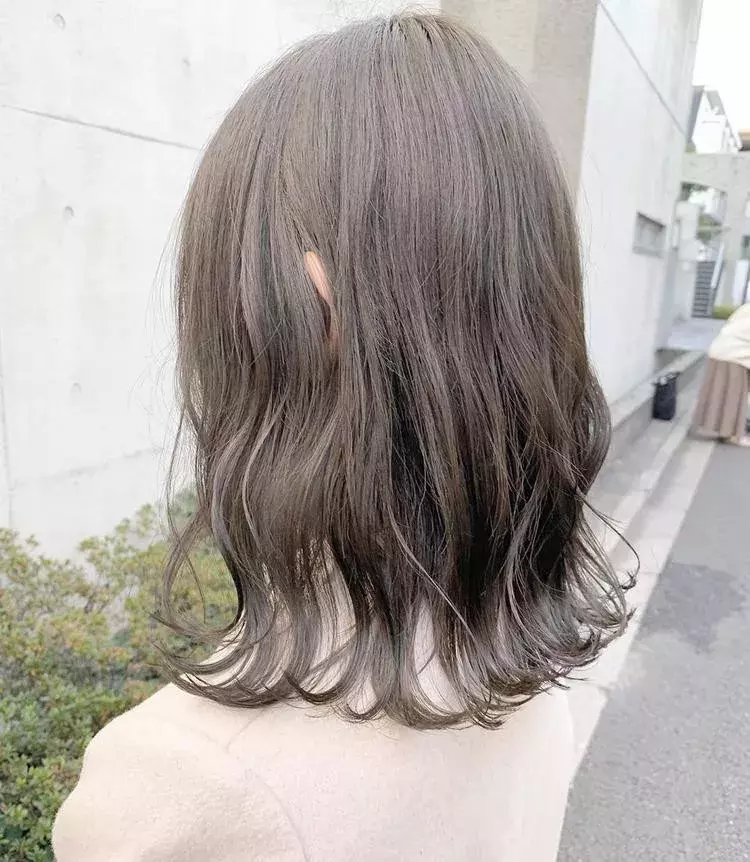 はじめてのヘアカラーはどうする 自然な抜け感が出せるカラーを教えちゃいます ローリエプレス