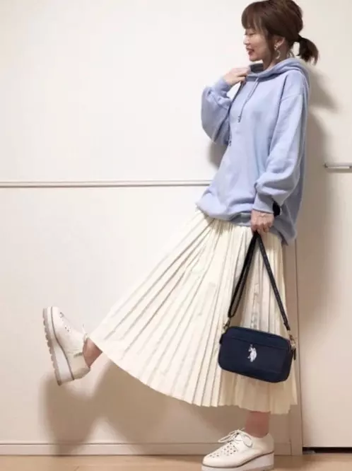 プリーツスカートをコーデのアクセントに 大人可愛い着回しコーデ9選 ローリエプレス