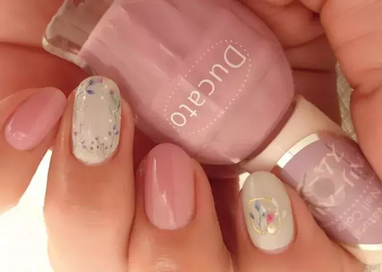 春はやっぱりパステルカラー セルフで楽しめるパステルカラーのネイルデザイン8選 ローリエプレス 春はやっぱりパステルカラー セルフで楽しめるパステルカラーのネイルデザイン8選 ローリエプレス