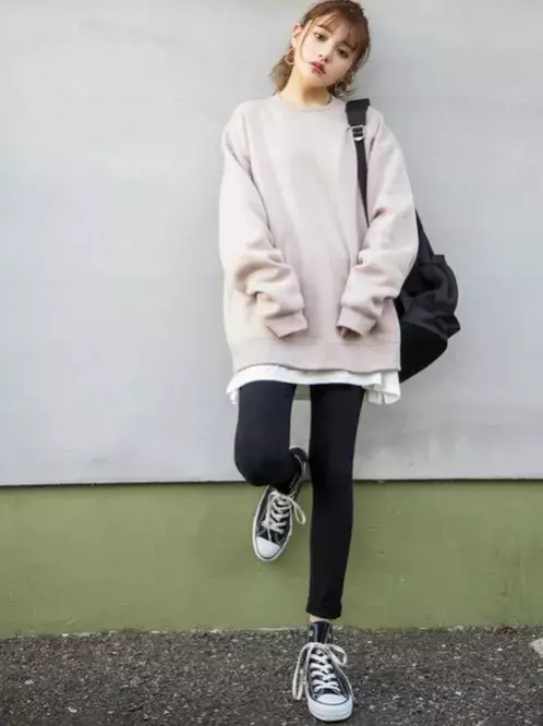 ラフなカジュアルコーデが可愛い カラースウェットでこなれ感のあるコーデ特集 ローリエプレス ラフなカジュアルコーデが可愛い カラースウェットでこなれ感のあるコーデ特集 ローリエプレス