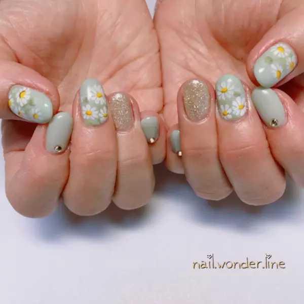 淡いグリーンが春らしい 大人上品なネイル8選 ローリエプレス