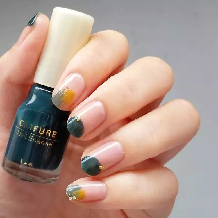 時短で気軽にできる 大人仕様の塗りかけネイルデザイン8選 ローリエプレス 時短で気軽にできる 大人仕様の塗りかけネイルデザイン8選 ローリエプレス