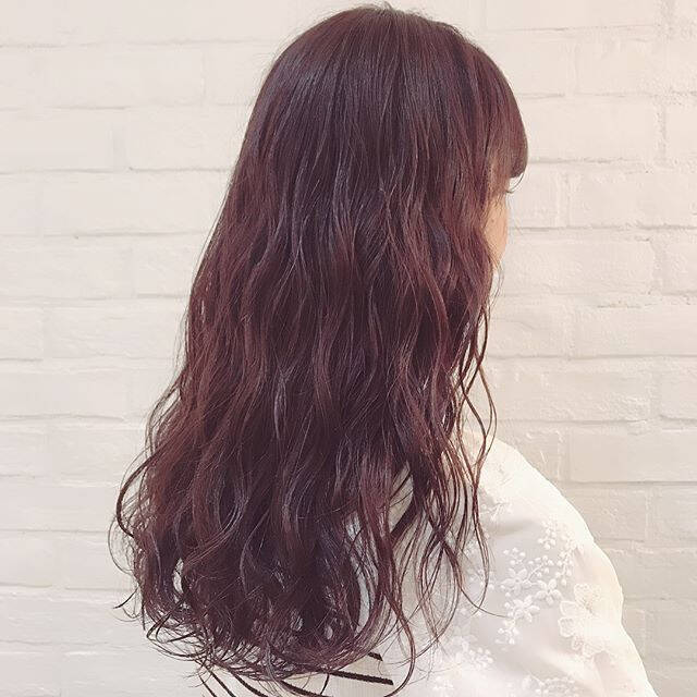 トレンドのパープルを髪色にも取り入れて パープルカラーは透明感がすごいんです ローリエプレス