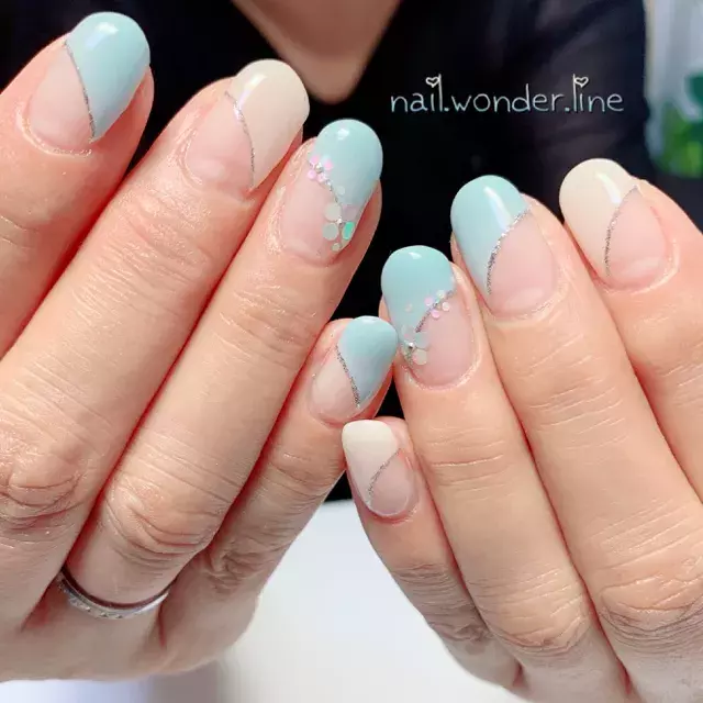 パステルカラー を大人っぽく使いこなす 上品見えする変形フレンチネイル8選 ローリエプレス