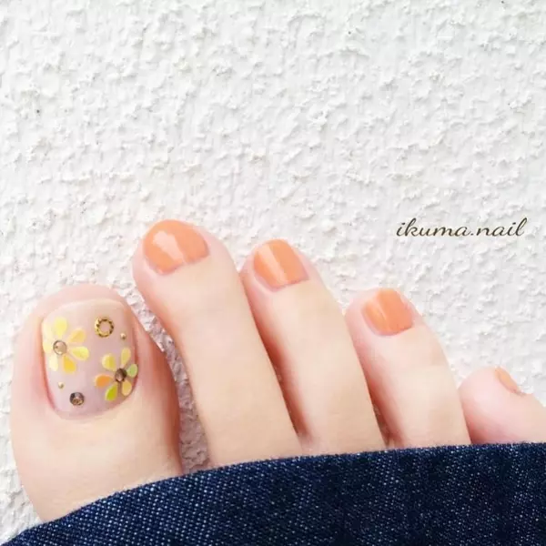 夏到来 おしゃれは足元から フットネイル でサンダルから見える指先も可愛くしよう ローリエプレス