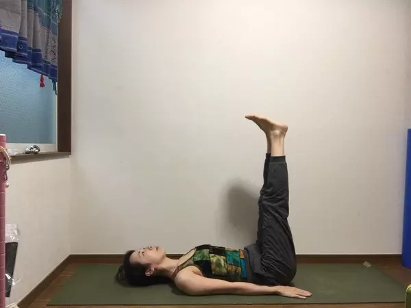 アンチエイジング効果も ヨガの逆転のポーズを試してみよう ローリエプレス