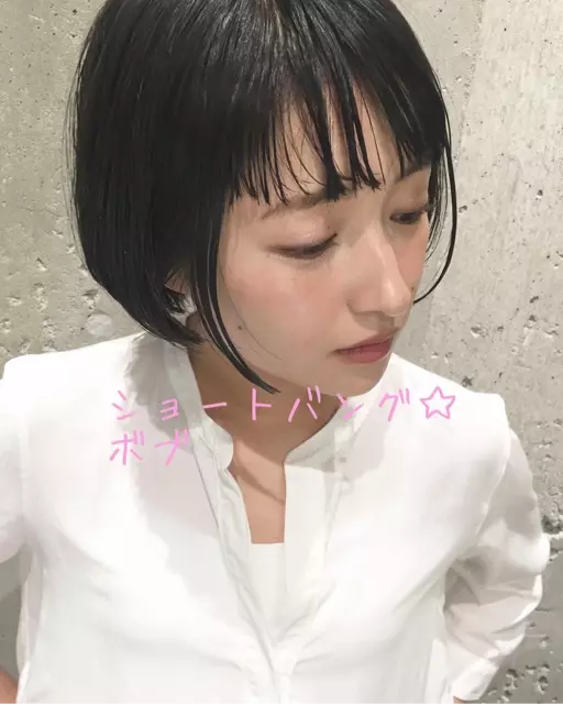 小顔効果のある暗髪ショート 大人ショートヘア特集 ローリエプレス