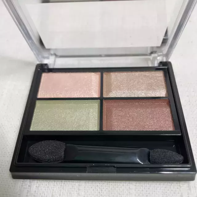 秋といえばスモーキーカラー 透明感が残る カーキ を取り入れたアイコスメ6選 ローリエプレス 秋といえばスモーキーカラー 透明感が残る カーキ を取り入れたアイコスメ6選 ローリエプレス