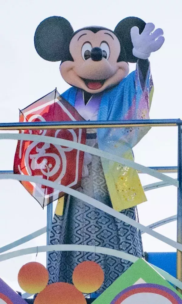 和服姿のミッキーマウスやディズニーの仲間たちが新年のご挨拶 22年の東京ディズニーリゾートのお正月 ローリエプレス