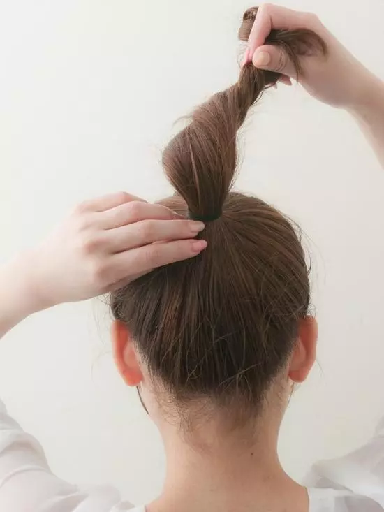 お団子ヘアのパターンもいろいろ 崩れないヘアアレンジの方法 ローリエプレス