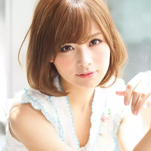 セルフで簡単 大人な流し前髪セット法で秋は知的美人 ローリエプレス セルフで簡単 大人な流し前髪セット法で秋は知的美人 ローリエプレス