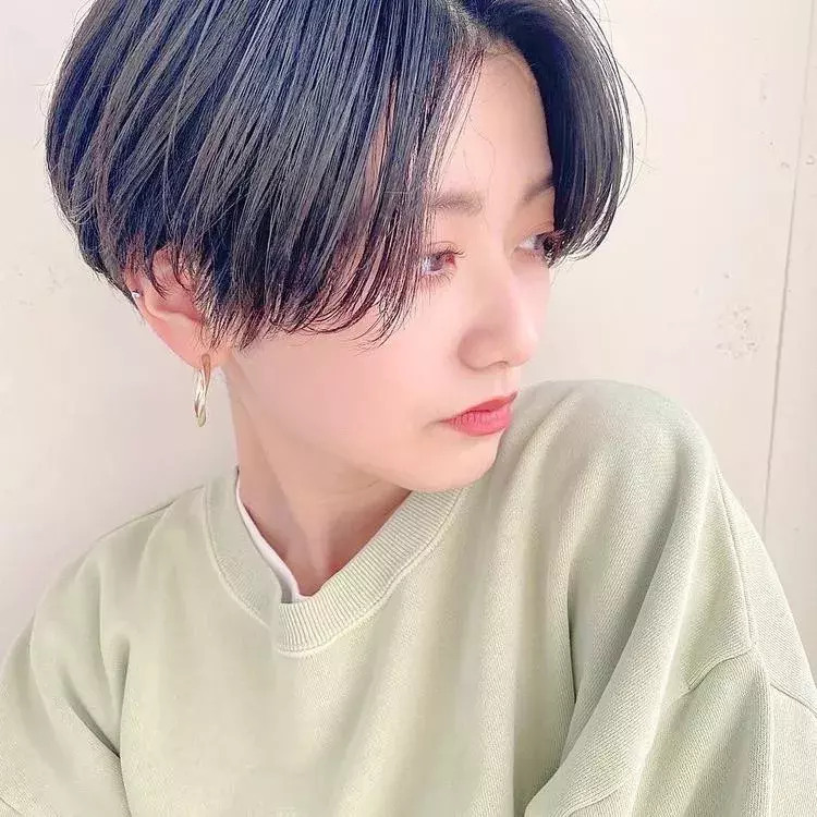 マッシュショート ハンサムショート 丸みシルエットで可愛いを叶える 大人のマッシュショートヘア4選 ローリエプレス マッシュショート ハンサムショート 丸みシルエットで可愛いを叶える 大人のマッシュショートヘア4選 ローリエプレス