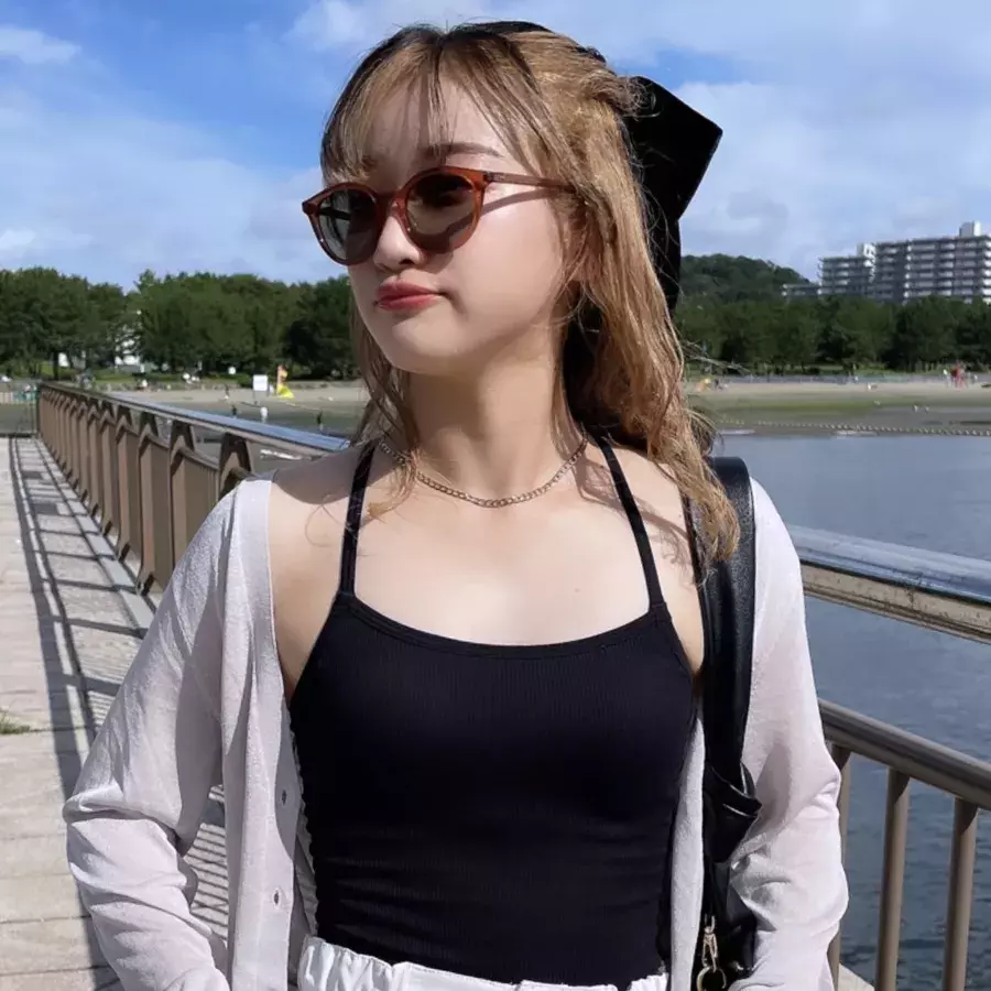 ワークパンツの海外風コーデ 秋まで使えるアイテムを使ったレディなスタイリング ローリエプレス