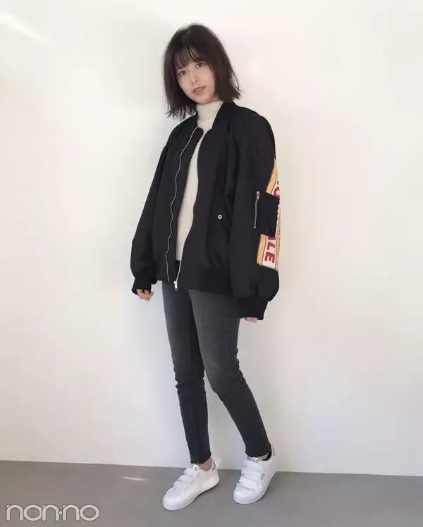 渡邉理佐の真冬私服コーデ 韓国で買ったゆるブルゾン 黒スキニー モデルの私服スナップ ローリエプレス