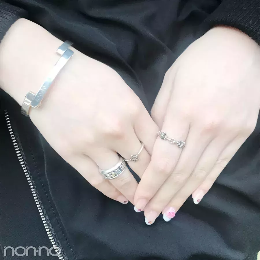 本日の江野沢愛美は韓国のメンズ風コーデ 美脚生かしのミニ ブーツがクール モデルの私服スナップ ローリエプレス 本日の江野沢愛美は韓国のメンズ風コーデ 美脚生かしのミニ ブーツがクール モデルの私服スナップ ローリエプレス