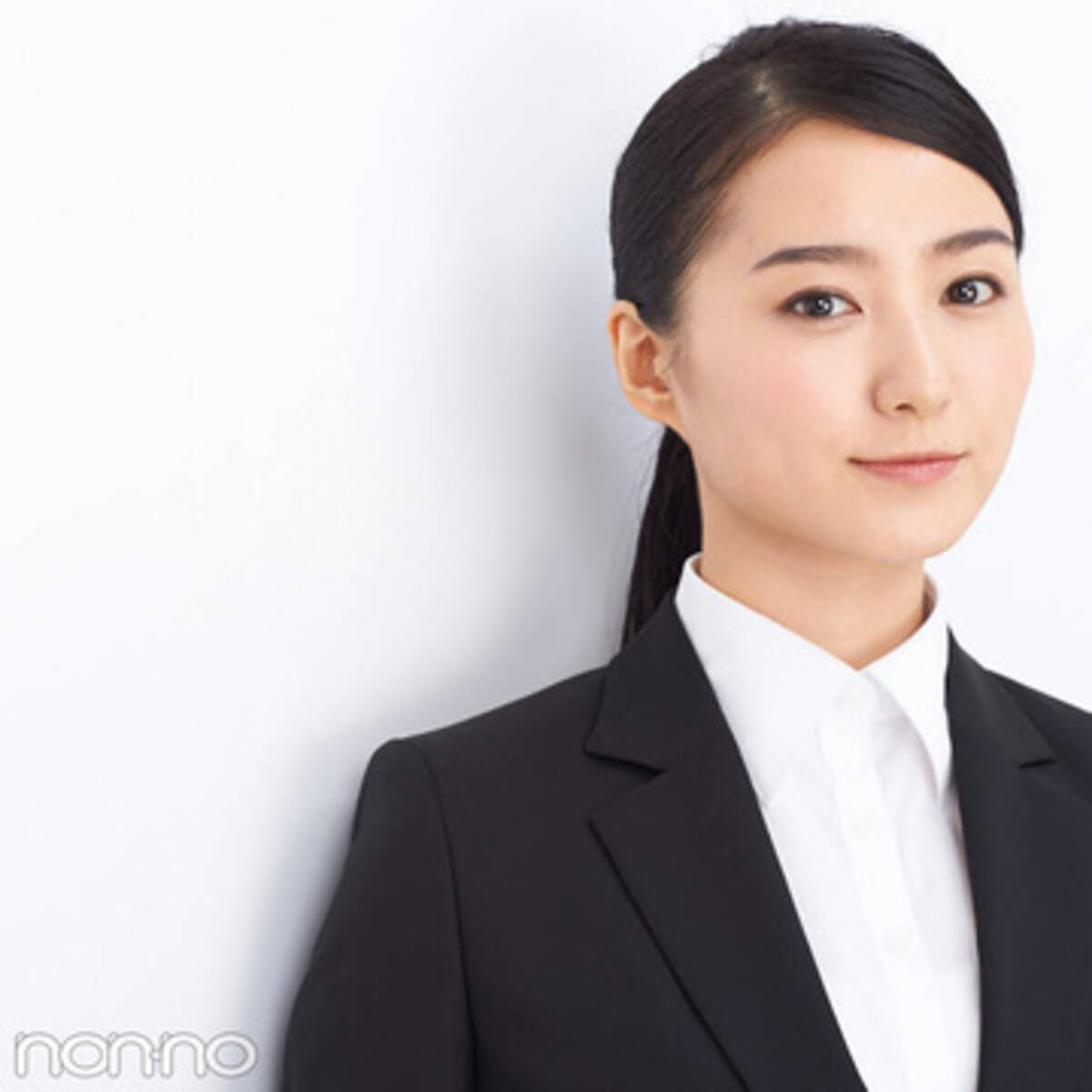 就活の髪型 最終面接ではツヤ盛りひとつ結び おすすめヘアオイルつき ローリエプレス