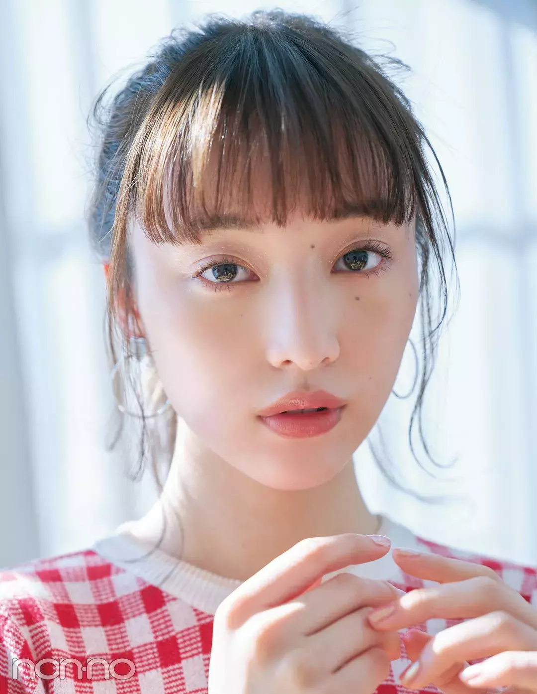 ロングの巻き髪アレンジ指南書 ポニーテールは後れ毛巻きでいまっぽ風 ローリエプレス