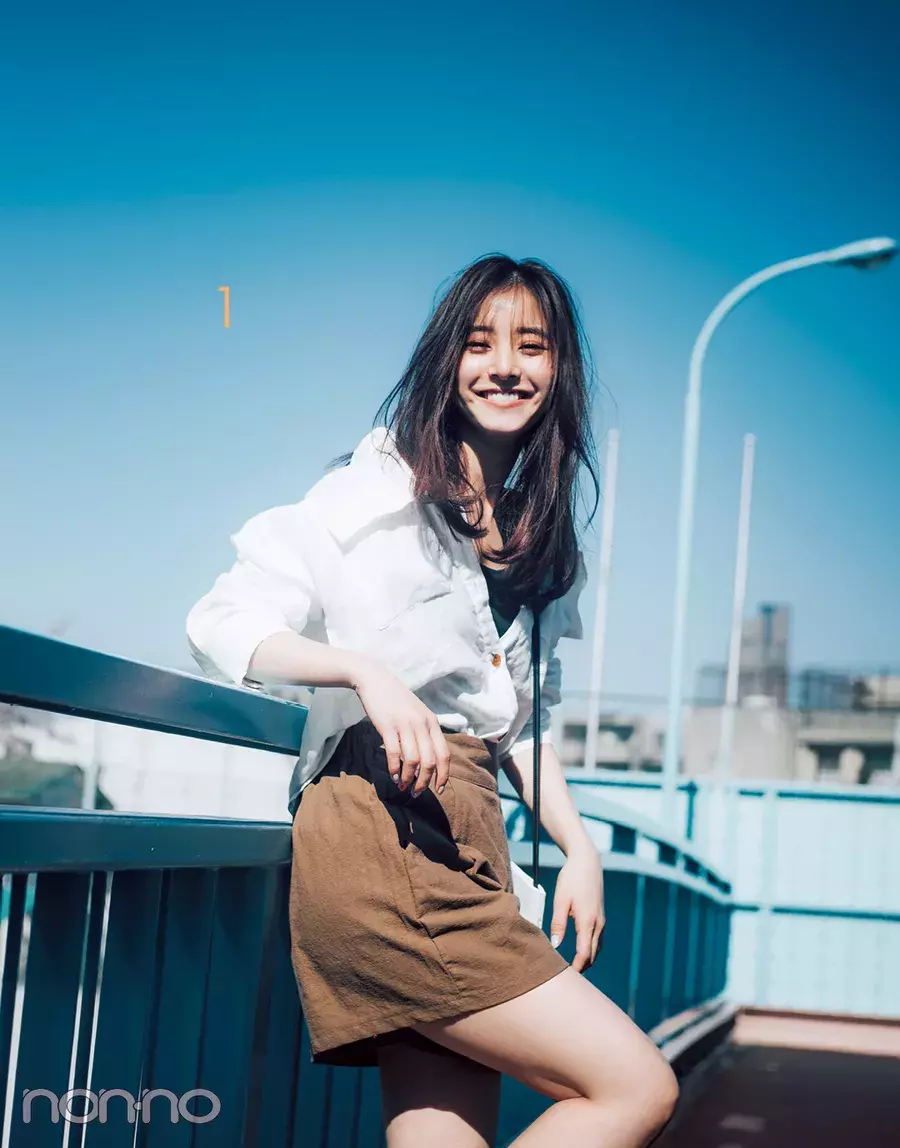 新木優子の白シャツ着回しコーデ7通り きれいめもカジュアルもお任せ ローリエプレス 新木優子の白シャツ着回しコーデ7通り きれいめもカジュアルもお任せ ローリエプレス