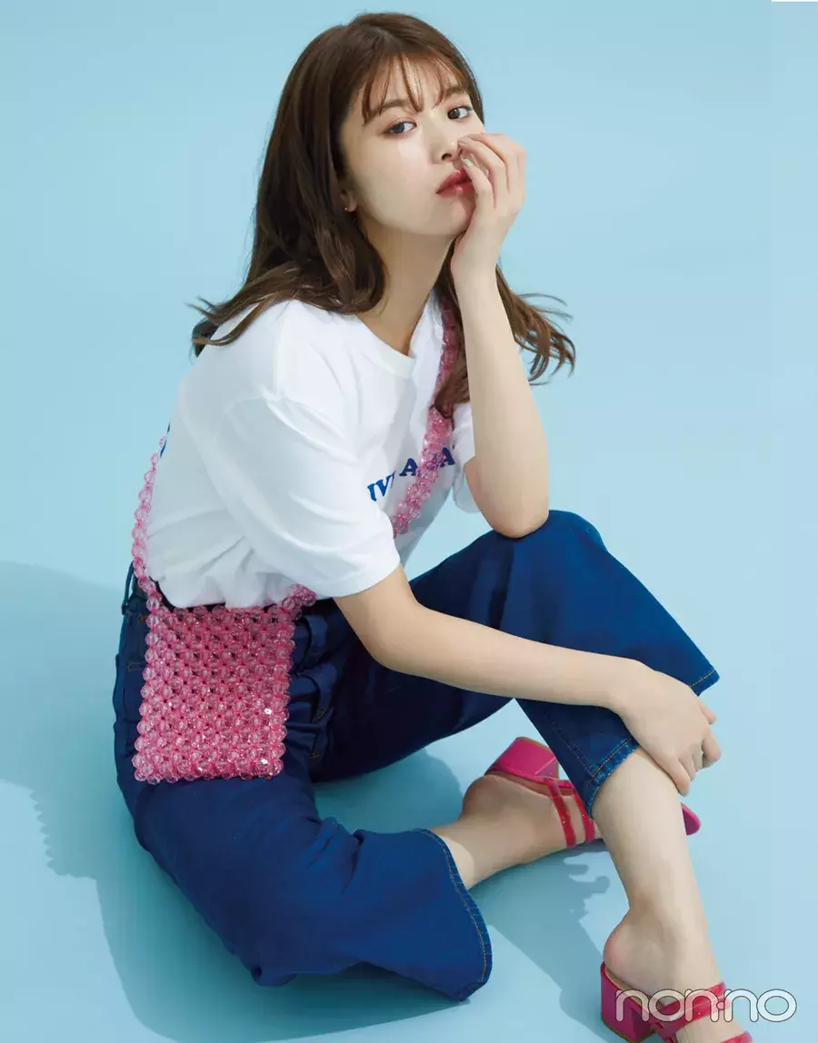 夏に大活躍 馬場ふみかがシンプルなロゴｔシャツを４通りに着回し ローリエプレス