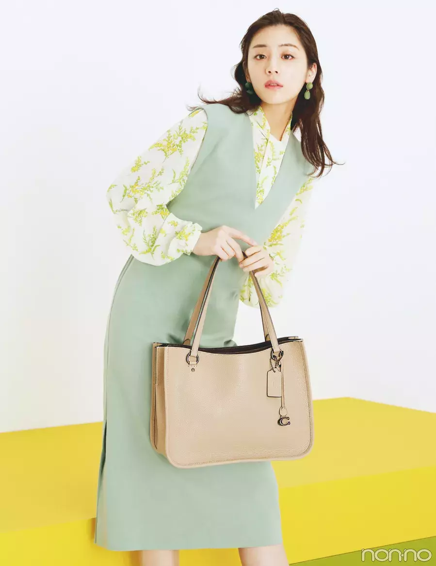 コーチのシグネチャーバッグでおしゃれ度急上昇 憧れブランドの新生活バッグ ローリエプレス