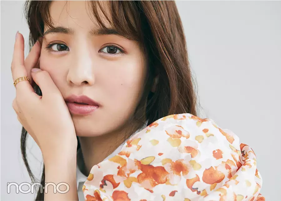 横田真悠 Hm北原果さんのあか抜け秋コスメ この秋本命 透明感上がるパープルメイク ローリエプレス